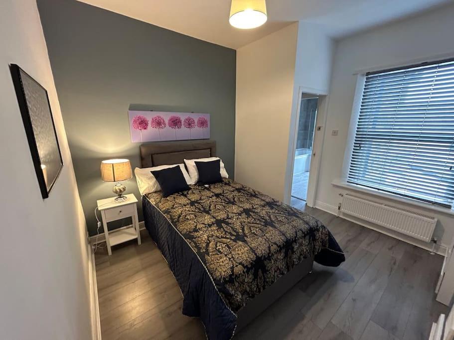 Spacious Homely 3 Bed Property Newcastle-under-Lyme Buitenkant foto