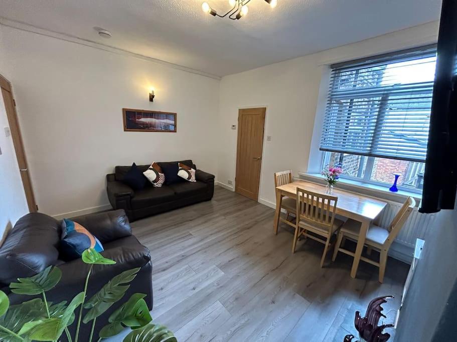 Spacious Homely 3 Bed Property Newcastle-under-Lyme Buitenkant foto