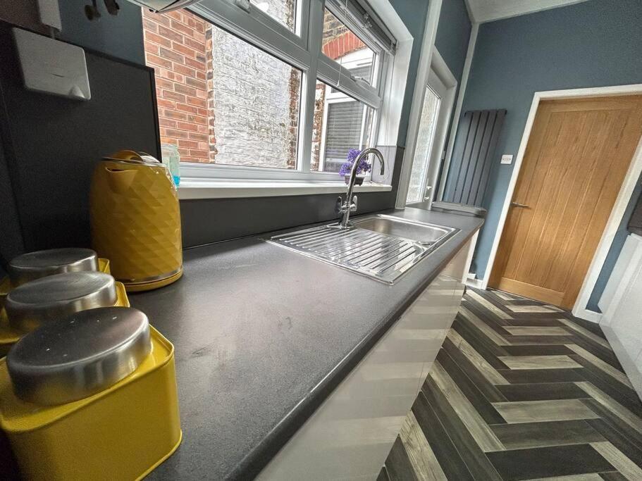 Spacious Homely 3 Bed Property Newcastle-under-Lyme Buitenkant foto